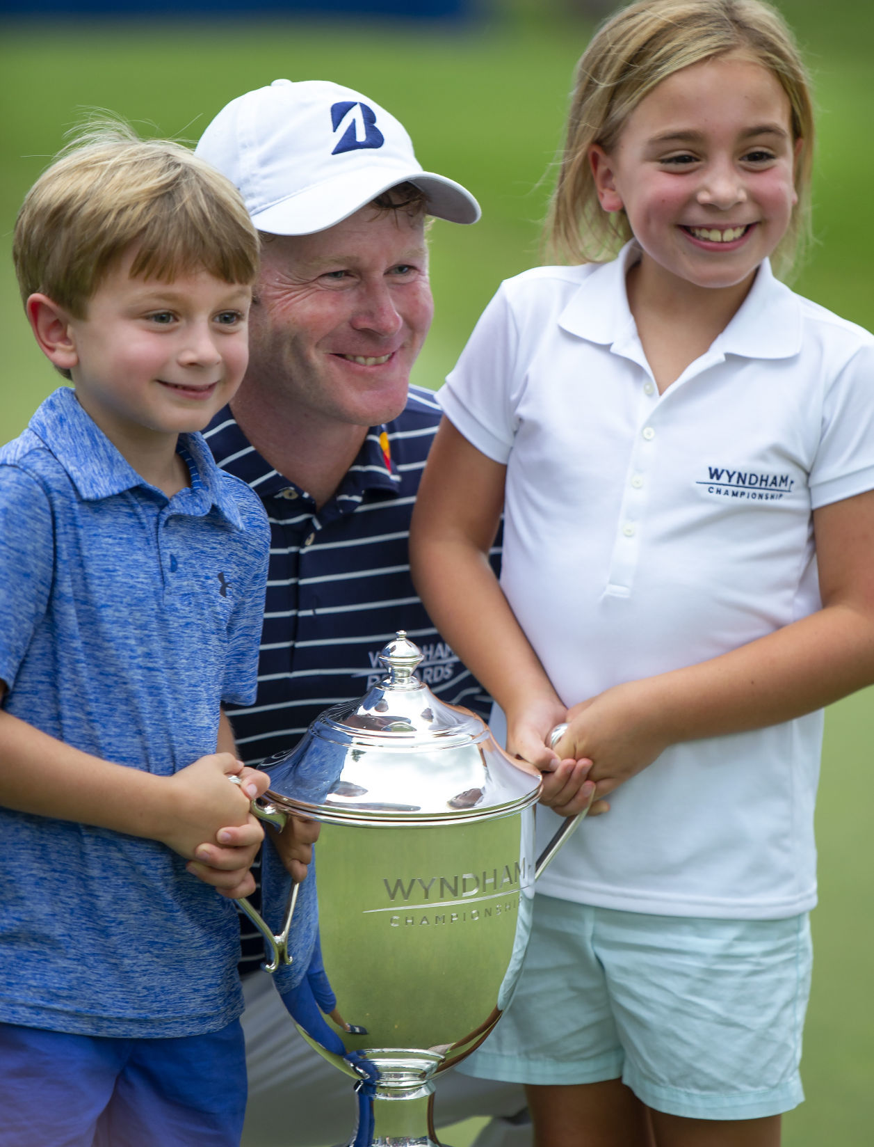 20180819g_spt_wyndham final round_trophy children